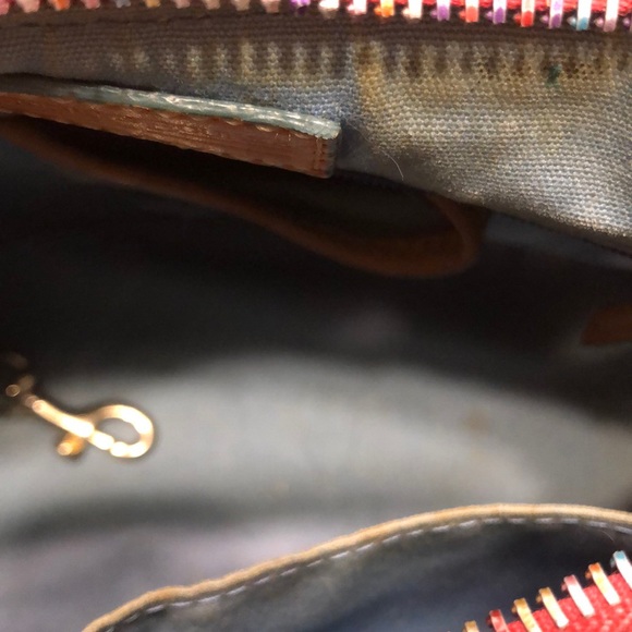 Dooney and Bourke small purse multi-colored hearts - Picture 4 of 7